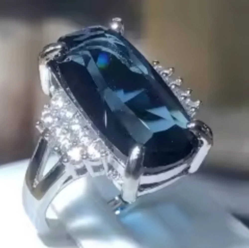 Elegant 925 Sterling Silver and Blue Gemstone Ring Sz 10